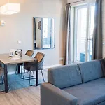 Strandberg's Stadt Apartman *